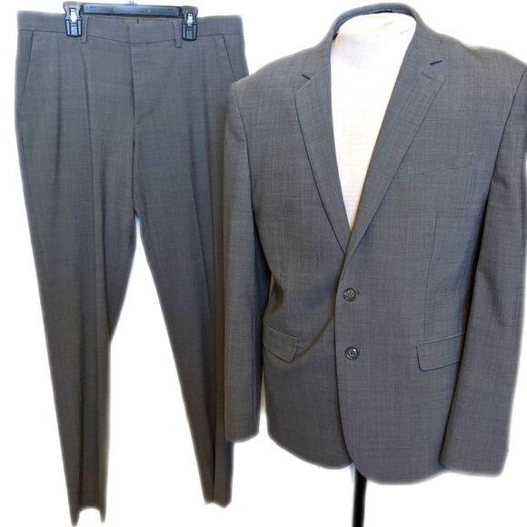 Express Men's medium gray suit Extra Slim jacket size 44 pants 32x34 EUC